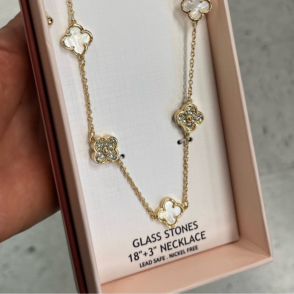 NWT ⚜️🤍⚜️ Camila Coelho Gorgeous Gold Clover Necklace - Picture 10 of 16